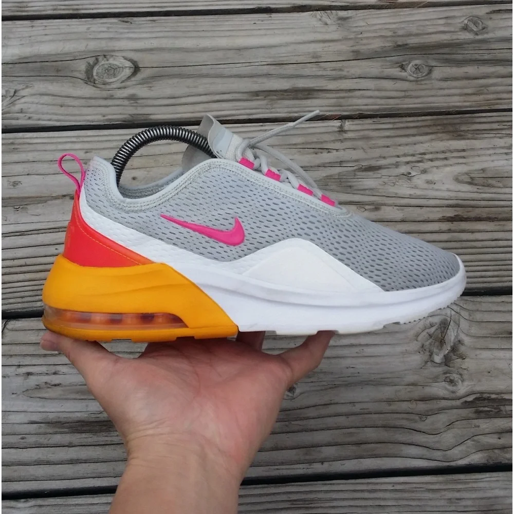 Women Nike Air Max Motion 2 Pure Platinum Fuchsia Running Shoes Sneakers - Picture 1 of 8